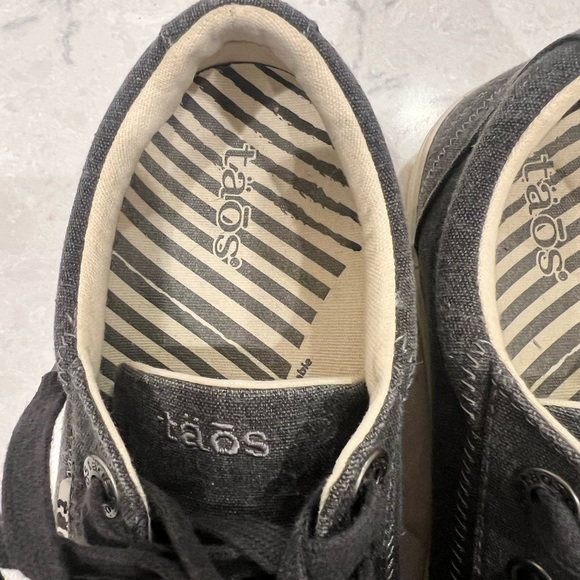 Taos women’s Plim Soul dark gray canvas sneakers.  Size 9.5 - Picture 4 of 5